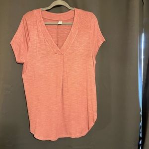 Mauve/Pink Old Navy Luxe V-neck Tunic t-shirt; size L
